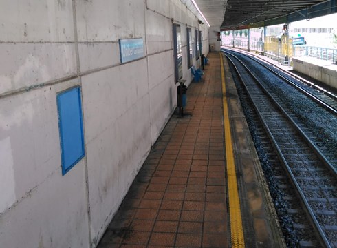 Unibertsitateko tren geltokiko nasak eta eskailerak berrituko ditu Garraio Sailak