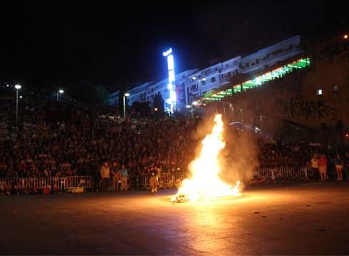 Gau magiko eta luzeenari hasiera emango dio San Juan suak
