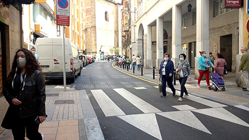 Gauerditik aurrera maskara derrigorrezkoa izango da, "pertsonen arteko distantzia edozein izanda ere"