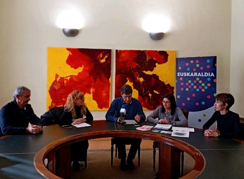 Gaur arratsaldean argiak piztearekin batera abiatuko da merkatarien Gabonetako kanpaina