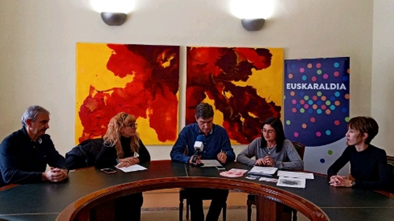 Gaur arratsaldean argiak piztearekin batera abiatuko da merkatarien Gabonetako kanpaina