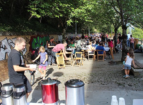 Gaur arratsaldean hasiko dira jaiak Legarren, txosna zabaldu eta umeen jolasekin