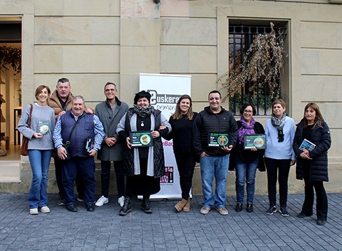 Gaur banatu dira ...eta kitto! Euskara Elkarteak antolatutako Gilda Lehiaketaren sariak