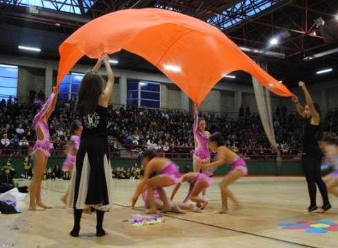 Gaur banatuko dituzte Errege eguneko dantza ikuskizunerako sarrerak