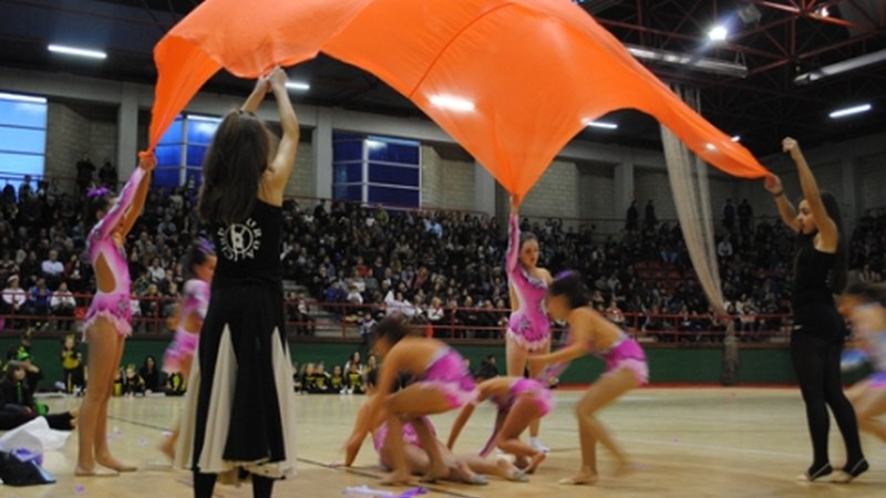 Gaur banatuko dituzte Errege eguneko dantza ikuskizunerako sarrerak