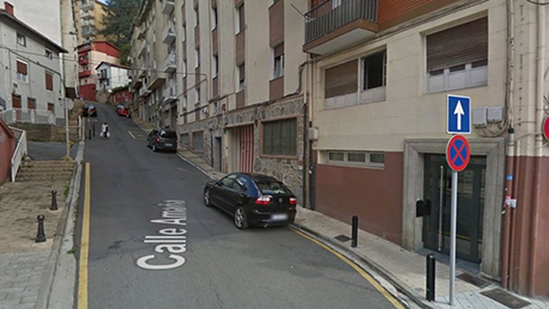 Gaur debekatuta dago Amaña kalean eta Untzaga plazako 11. zenbakian aparkatzea