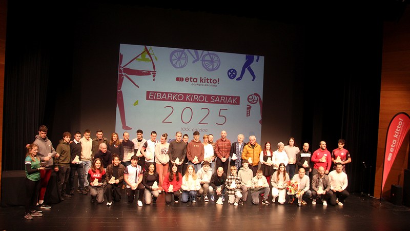 Gaur eguerdian banatu ditu 30. Eibarko Kirol Sariak ...eta kitto! astekariak