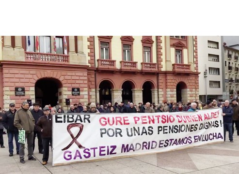 Gaur eguerdian konzentrazioa egingo dute herriko pentsiodun eta jubilatuek, eta manifestazioa datorren astean