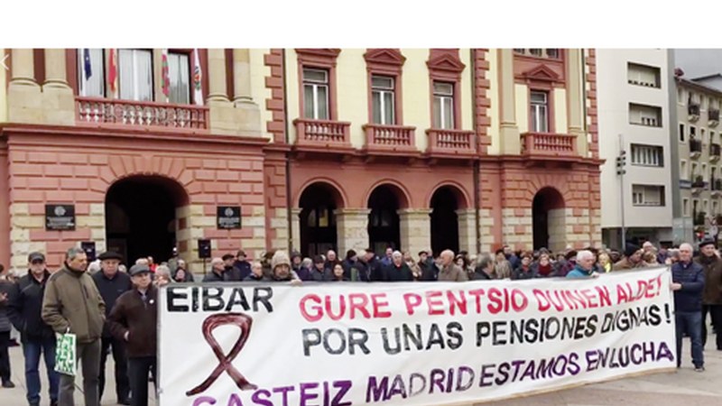 Gaur eguerdian konzentrazioa egingo dute herriko pentsiodun eta jubilatuek, eta manifestazioa datorren astean