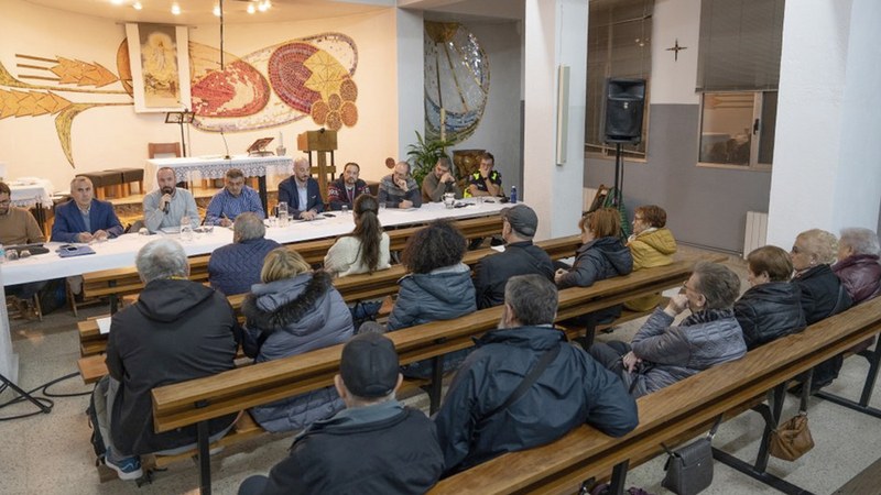 Gaur eki-erdiguneko bizilagunekin batuko dira udal ordezkariak Coliseo antzokian