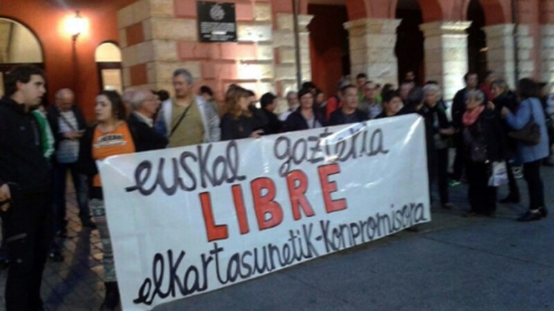 Gaur epaitzen hasi diren gazteen aldeko elkarretaratzea egin da Untzagan