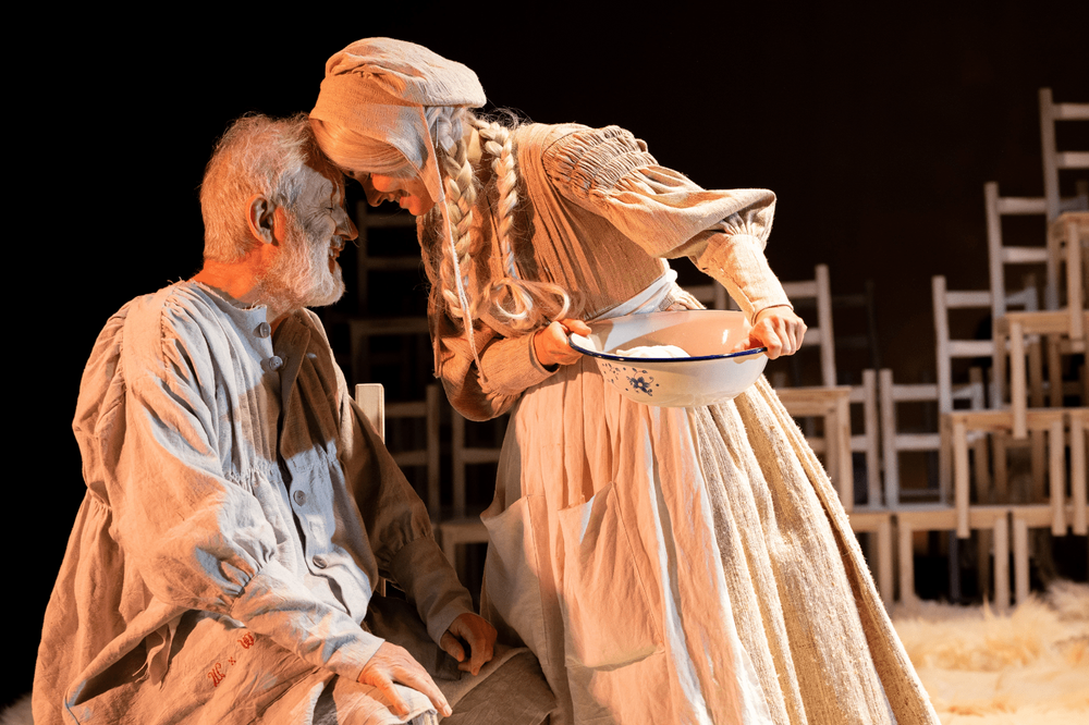 Gaur “Esnearen kolorekoa” eta bihar “Del color de la leche” Antzerki Jardunaldietan