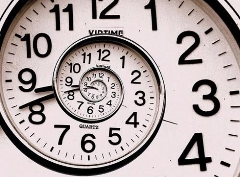 Gaur gauean erlojuak ordubete atzeratu behar dira