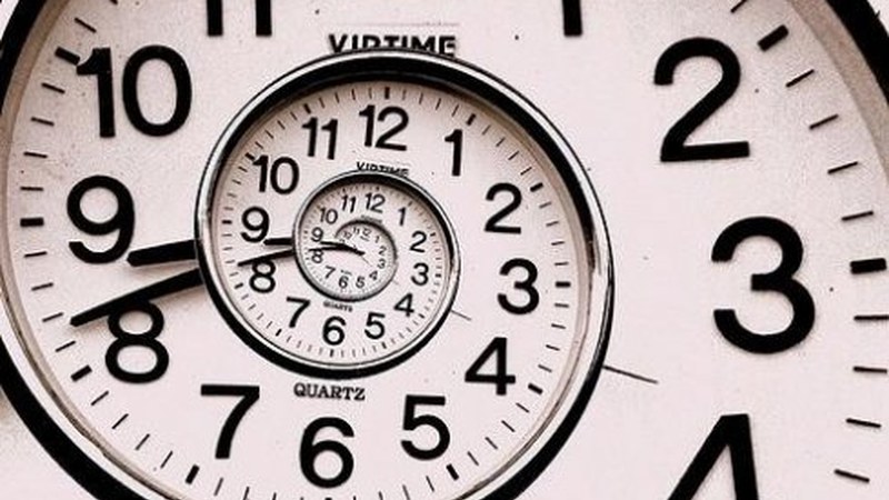 Gaur gauean erlojuak ordubete atzeratu behar dira