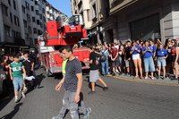 Gaur goizeko kalejiran gazteek inguratuta ibili dira Lizarrako dultzaineroak