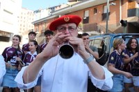 Gaur goizeko kalejiran gazteek inguratuta ibili dira Lizarrako dultzaineroak