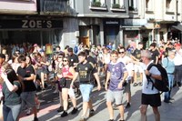 Gaur goizeko kalejiran gazteek inguratuta ibili dira Lizarrako dultzaineroak