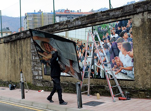 Gaur hasi dira koloreztatutako argazki zaharrekin Ipurua auzoa apaintzeko lanak