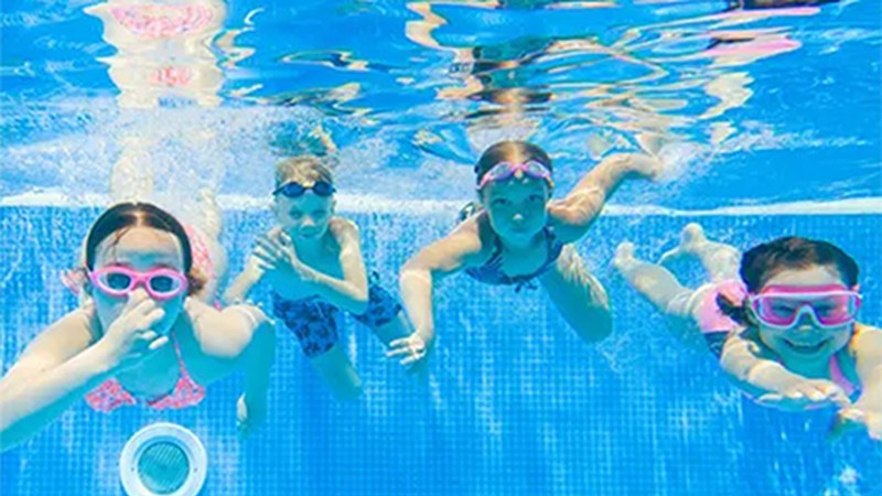 Gaur hasi dituzte 2023-24ko Umeen Igeriketako ikastaroen izen-emateak Eibarko Kirol Patronatoan