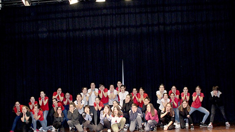 Gaur hasiko dira Mogel Isasikoen "Isaskara" musikalerako sarrerak saltzen