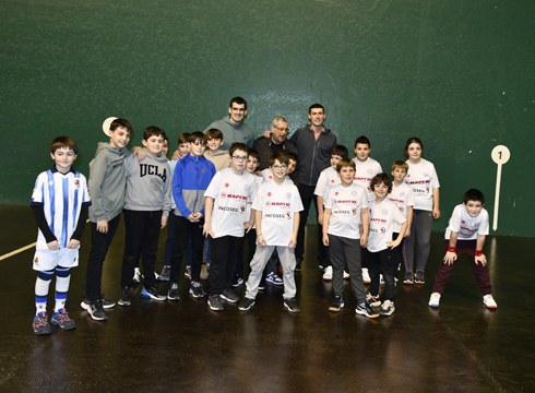 Gaur hiru partiduko jaialdia hartuko du Astelena frontoiak 19:00etatik aurrera