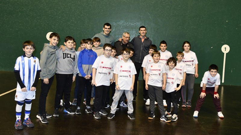 Gaur hiru partiduko jaialdia hartuko du Astelena frontoiak 19:00etatik aurrera