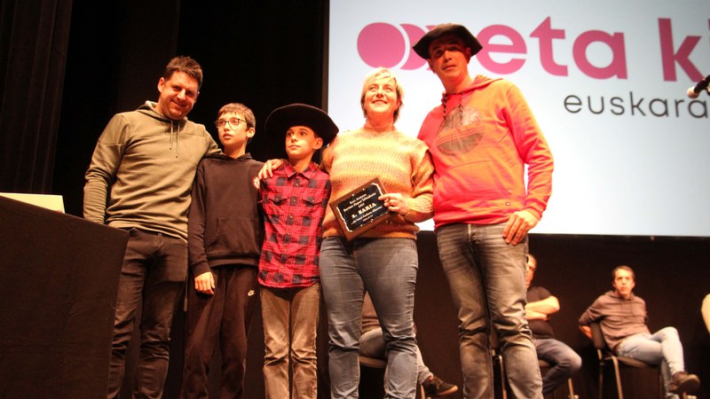 Gaur ireki da Bertso Paper lehiaketara lanak aurkezteko epea