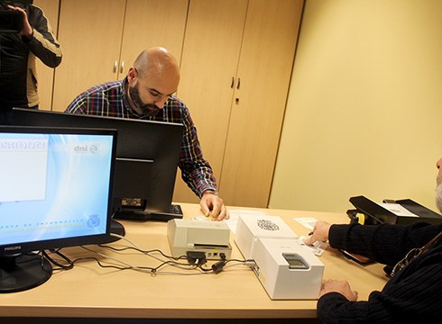 Gaur ireki dute NAN eta pasaportea tramitatzeko bulegoa Eibarren