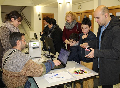 Gaur itxiko dute antzerkirako sarreren aurresalmenta Coliseo antzokiko sarreran