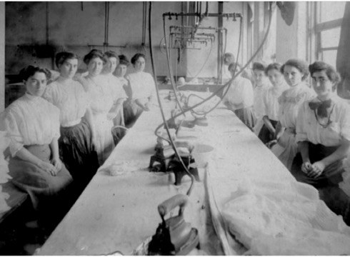 Gaur itxiko dute Topalekuan Martxoaren 8ari eskainitako erakusketa