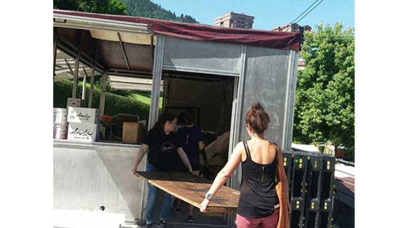 Gaur montatu dituzte Txaltxa Zelaiko txosnak eta bihar izango da irekiera-ekitaldia