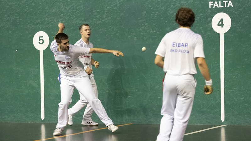 Gaur paleta goma partidua Astelenan, bihar esku pilotako lau partidu