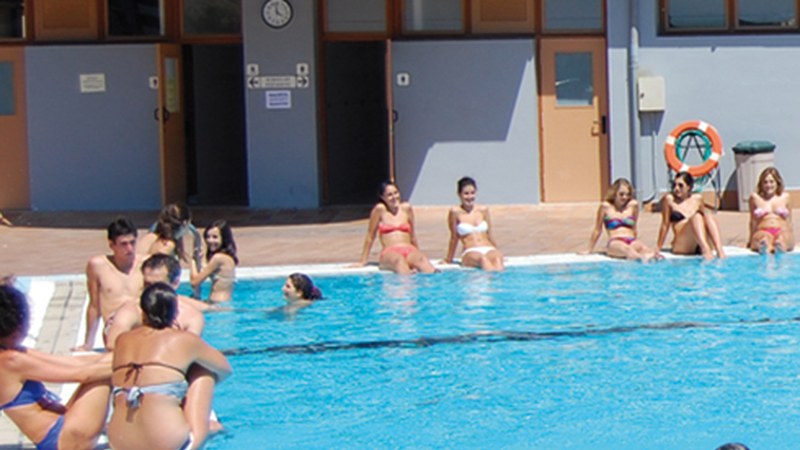 Gaur zabalduko dute kanpoko igerilekua irailaren 11ra arte