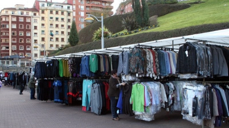 Gaurko merkadilloa Eibarko Txikiton ipini dute