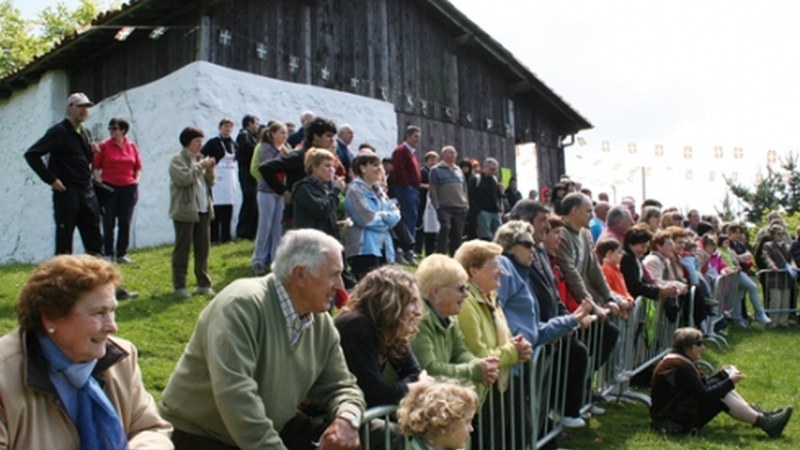 Gaurko Santa Kurutz egunak asteburuan jarraipena izango du