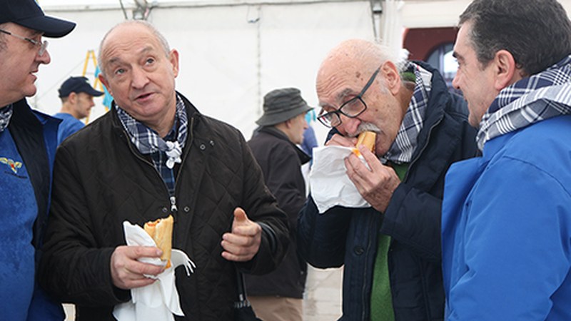 Gaurtik aurrera jaso daitezke Txistorra Eguneko zozketako sariak Txirrindularien Elkartean