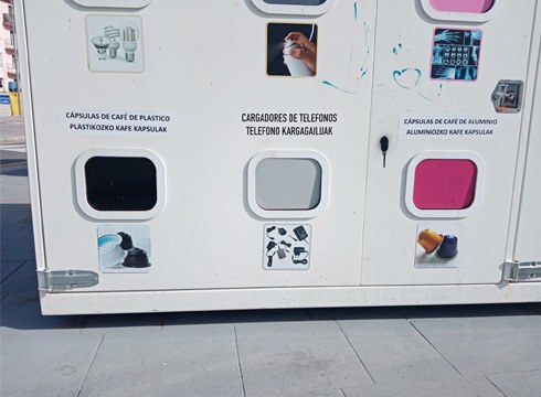 Kafe-kapsulak mini-garbiguneetan utzi ahal izango dira gaurtik aurrera