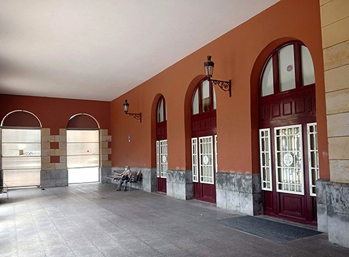 Gaurtik hasita Untzagako aldetik, Atezaintzako atetik sartu beharko da udaletxera