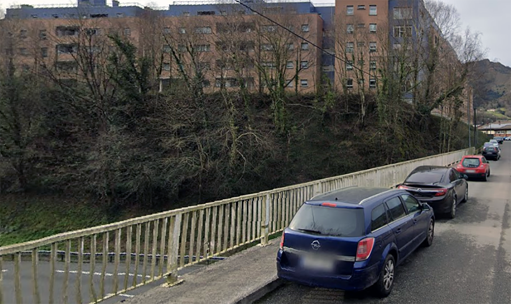 Gazte bat ikertu dute 25 ibilgailutan kalteak eragiteagatik