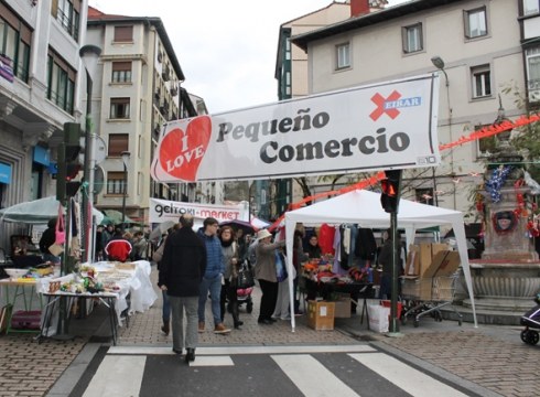 Geltoki Market goiz osoan egongo da zabalik Estaziño kalean