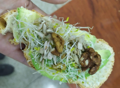 Germinatuak sukaldean erabiltzen ikasi dute Illunabarrian programak eskainitako saioan