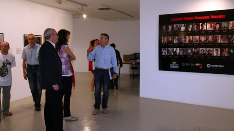 Gerra eta bakea, prentsa-argazkilarien begietatik ikusita