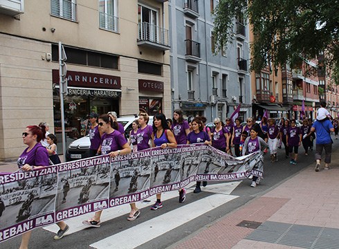 Gipuzkoako erresidentzietako langileek Eibar eta Elgoibar arteko bidea oinez beteko dute gaur