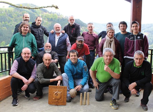 Gipuzkoako hiru-txirlo txapelketak Asola Berrin izango du bihar hitzordua