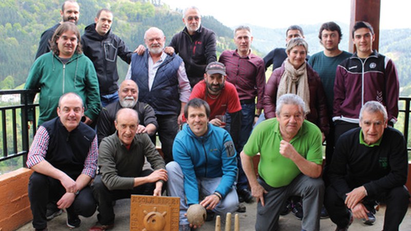 Gipuzkoako hiru-txirlo txapelketak Asola Berrin izango du bihar hitzordua