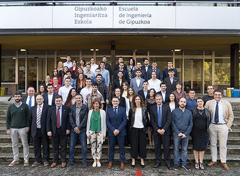 Gipuzkoako Ingeniaritza Eskolako Eibarko ataleko Graduazio Ekitaldia egin zuten atzo