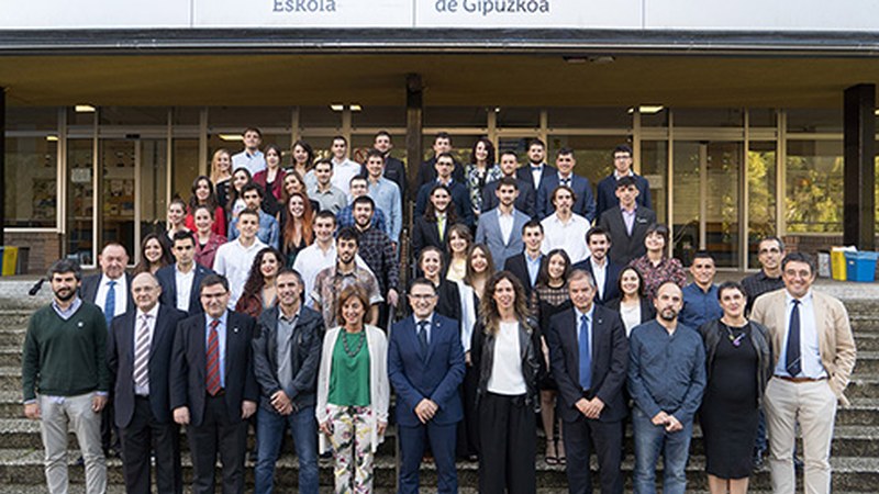 Gipuzkoako Ingeniaritza Eskolako Eibarko ataleko Graduazio Ekitaldia egin zuten atzo