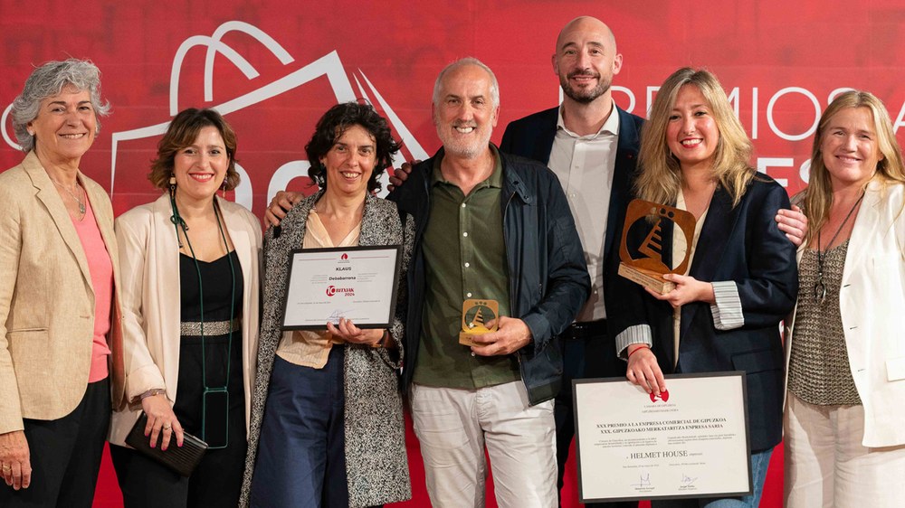 Gipuzkoako Merkataritza Ganberak Eibarko Helmet House saritu du 2024ko Gipuzkoako Merkataritza Enpresa gisa