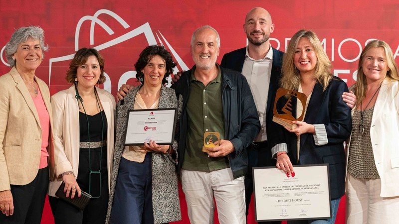 Gipuzkoako Merkataritza Ganberak Eibarko Helmet House saritu du 2024ko Gipuzkoako Merkataritza Enpresa gisa