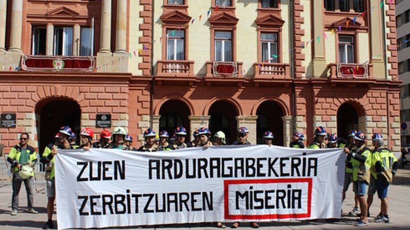 Gipuzkoako suhiltzaileak protestan Aldundiaren kontra